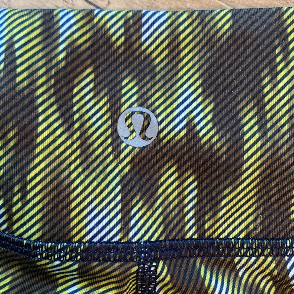 Lululemon Lusche Telemark Almost Pear Inkwell Green Print Leggings., size 2 - Picture 9 of 11